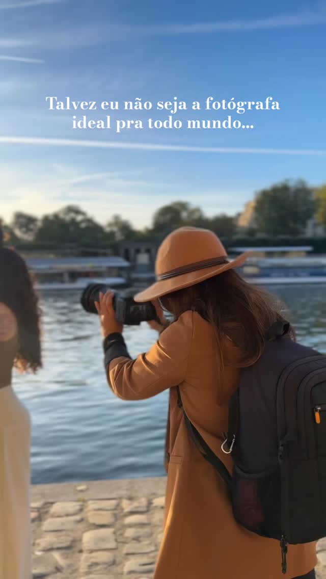 Ontem eu disse que talvez eu não fosse a fotógrafa ideal pra todo mundo. Mas hoje quero mostrar pra quem eu sou…
—
Sobre saber quem nem todo cliente é pra mim. E tudo bem 🙃

Pra deixar claro que não ofereço: 
- Ensaios de 5 a 10 fotos
- Fotos super posadas
- Balões de coração 🎈 (nada contra, mas não é meu estilo)
- “ctrl+c ctrl+v” de ensaios

A minha proposta é criar um ensaio pensado para você, com ritmo, lugares e ângulos que o mostrem você inserido numa Paris de verdade. 

Apesar de Paris ser minha base, este ano também estarei atendendo em outros destinos da França (ensaios em Provence nos campos de lavanda) e da Europa. Em breve, divulgo a agenda nos destaques.

💌 Se estamos alinhados, será um prazer conversar sobre seu ensaio ou elopement, meu WhatsApp está no link da BIO ✨

#fotografanaprovence #experienciafotografica #ensaioparis #ensaioemprovence #fotografiaemparis