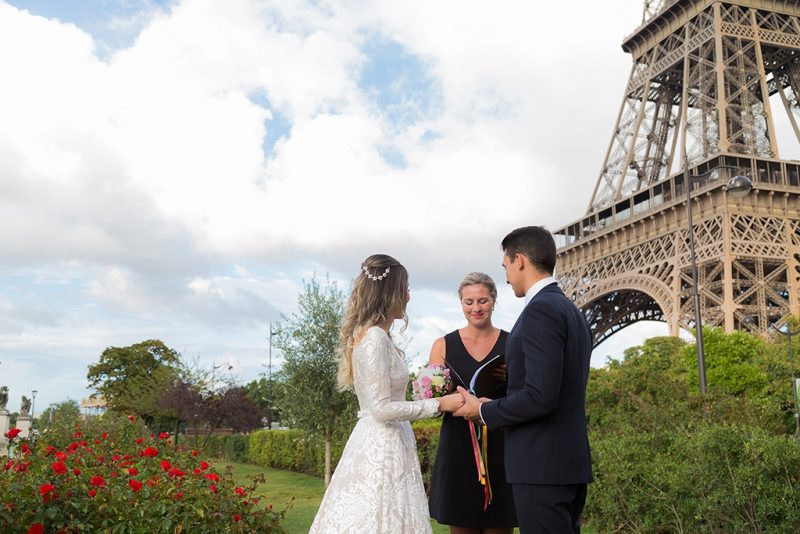 Elopement Wedding : Fotógrafa em Paris registra casamento de casal brasileiro na Torre Eiffel