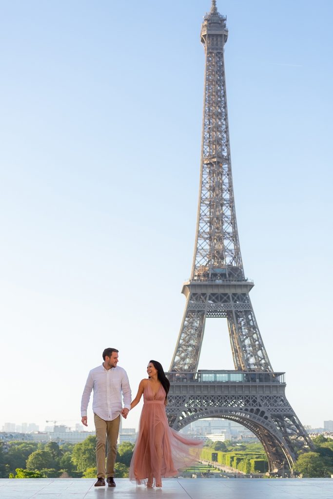 Ensaio em Paris : Foto espontânea e romântica de casal no Trocadéro Torre Eiffel