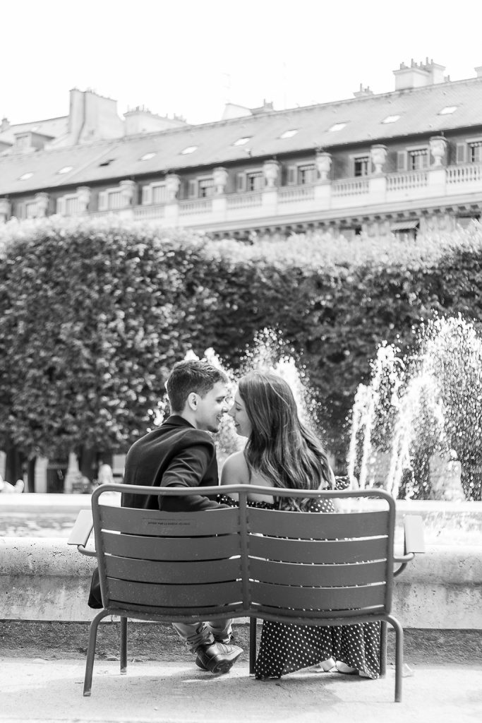 Ensaio em Paris : Foto preto e branco no Jardim do Palais Royal - Fotógrafa brasileira