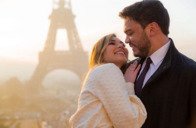 Lindo ensaio romântico em Paris com fotógrafo brasileiro durante nascer do sol