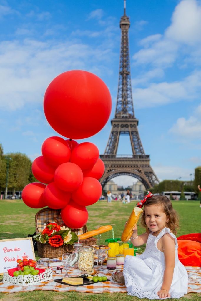 Ensaio família na Torre Eiffel em Paris - Tour com fotógrafa em Paris