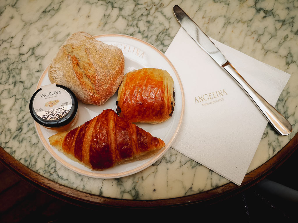 Café da manhã no Angelina Rue de Rivoli em Paris