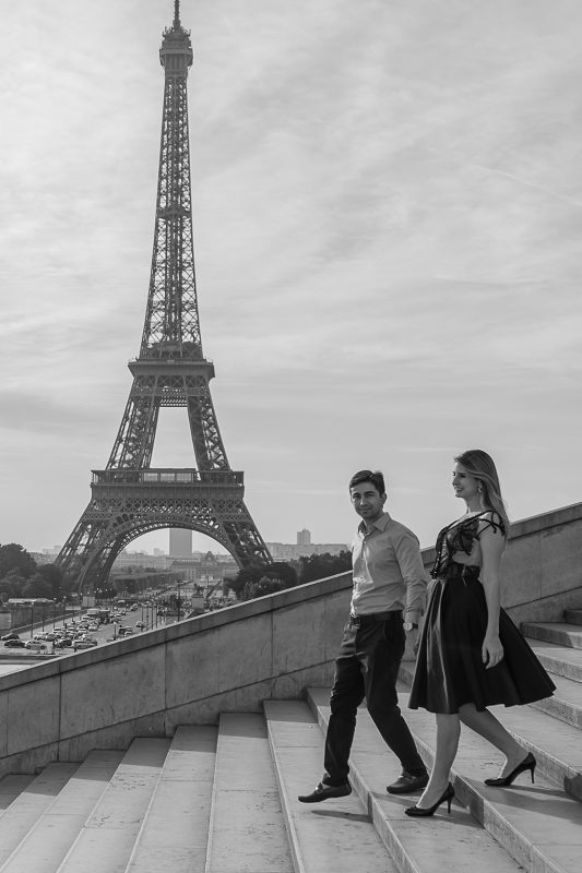 Black and white Paris Photos - Couple photosession at Trocadero - Paris photographer