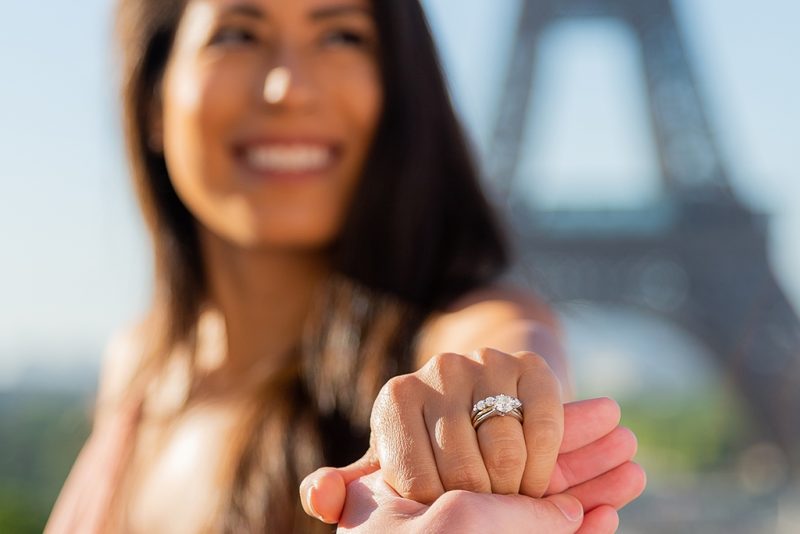 Romantic Paris Engagement Couple Ring Photos with Eiffel Tower background