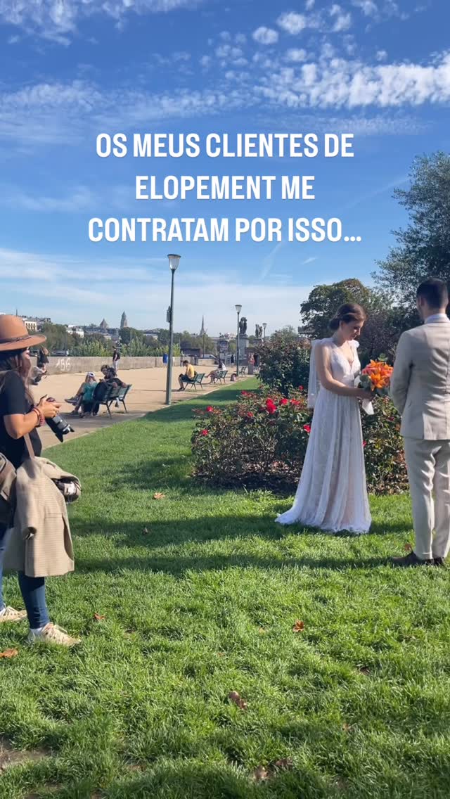 Cada vez mais casais escolhem um elopement em Paris em vez de um casamento tradicional. E faz sentido: um dia só de vocês dois, no coração da cidade mais romântica do mundo 💕

Fotógrafa e especialista em capturar e acompanhar os casais nos elopement em Paris desde 2014, acompanho cada detalhe desse momento desde os bastidores até o SIM diante da Torre Eiffel, do Louvre ou em outros lugares que recomendo. A ideia é simples: menos protocolos, mais amor verdadeiro e lembranças que ficam pra sempre ✨

Se o seu sonho é viver um casamento intimista em Paris, vou adorar registrar essa história.

#casaremparis #casamentoemparis #elopementemparis #elopementwedding #fotografadecasamentoparis