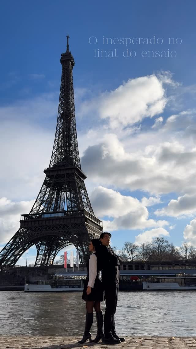 Ela já tinha perdido todas as esperanças, deixamos o pedido de casamento surpresa pro final do ensaio e foi incrível ❤️

A Evelin ama a Torre Eiffel e o cenário não podia ser outro. Depois de adiarmos o ensaio por conta de uma semana inteira de chuva, hoje finalmente aconteceu 🥰 E olha que não costumo trabalhar no domingo, mas quando o cliente não quer encarar a chuva, quando posso me ajusto 🫶🏼

#pedidodecasamentoparis #fotografaemparis #fotografoemparis #parisproposal