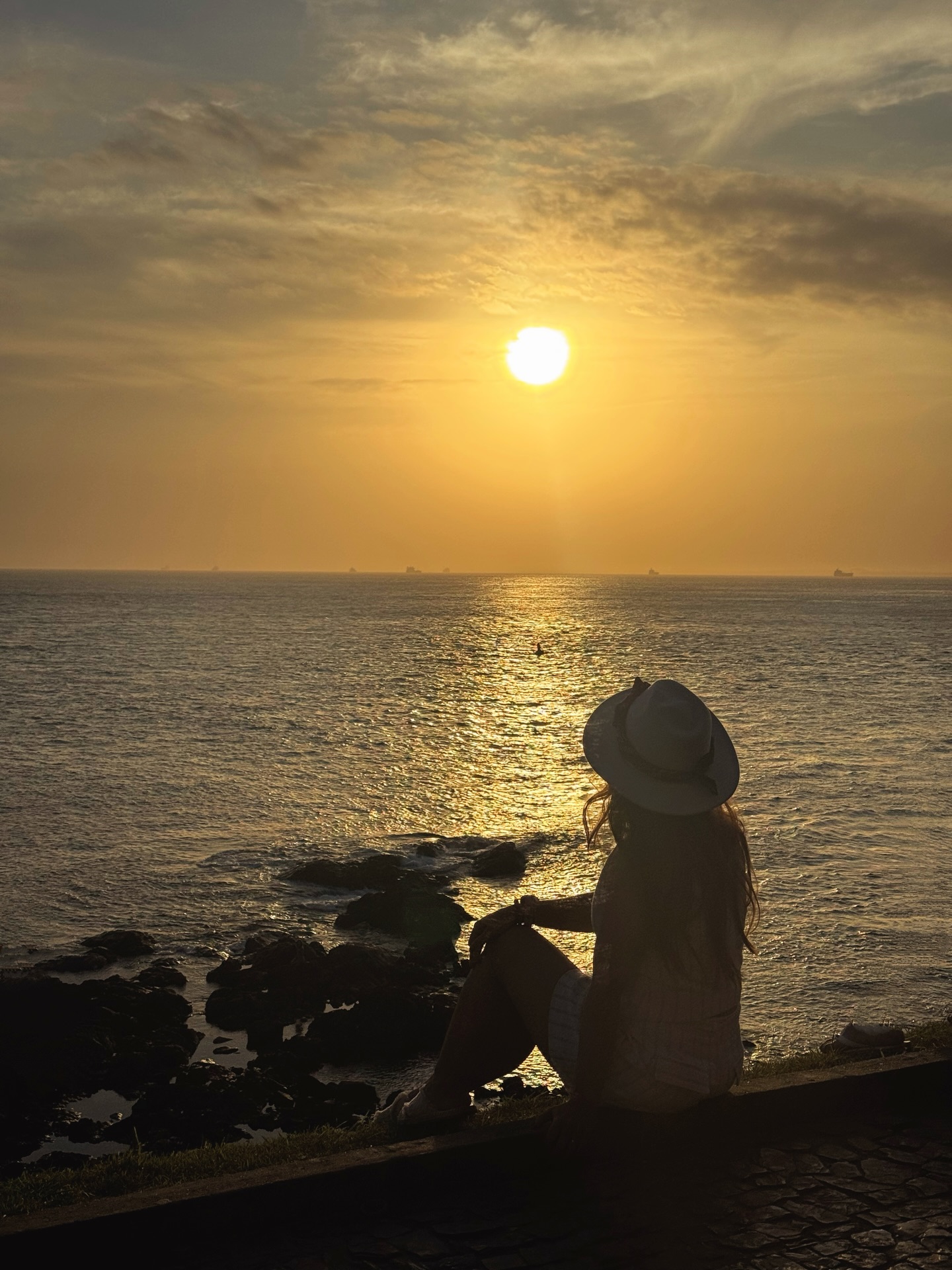 🇧🇷Salvador do telefone para o feed ✨

Hello 🇧🇷 Directly from Salvador, it’s my third time here, and of course I began with the traditional colorful Bonfim ribbons, a local symbol of faith, culture, and good luck that comes from the famous Bonfim Church in Salvador. I don’t even remember what I wished for the last times, but apparently everything worked out, because I only have reasons to be grateful ❤️

After that, we headed to the historic center of Salvador, a UNESCO site known for its vibrant colors, colonial architecture, and Afro-Brazilian heritage and it was already in a festive mood. I also took the chance to visit the Carnival Museum, which I hadn’t explored yet.

And of course, I couldn’t skip them: some of the most beautiful churches in Brazil, each one filled with layers of history and the cultural richness of this country.

We ended the day watching the sunset at Farol da Barra, one of Salvador’s most iconic viewpoints.
Later in the trip, we’ll be back in Bahia to explore more. Now we’re off to our next stop here in the Brazilian Northeast ❤️

#ferias2025 #brasilemfotos