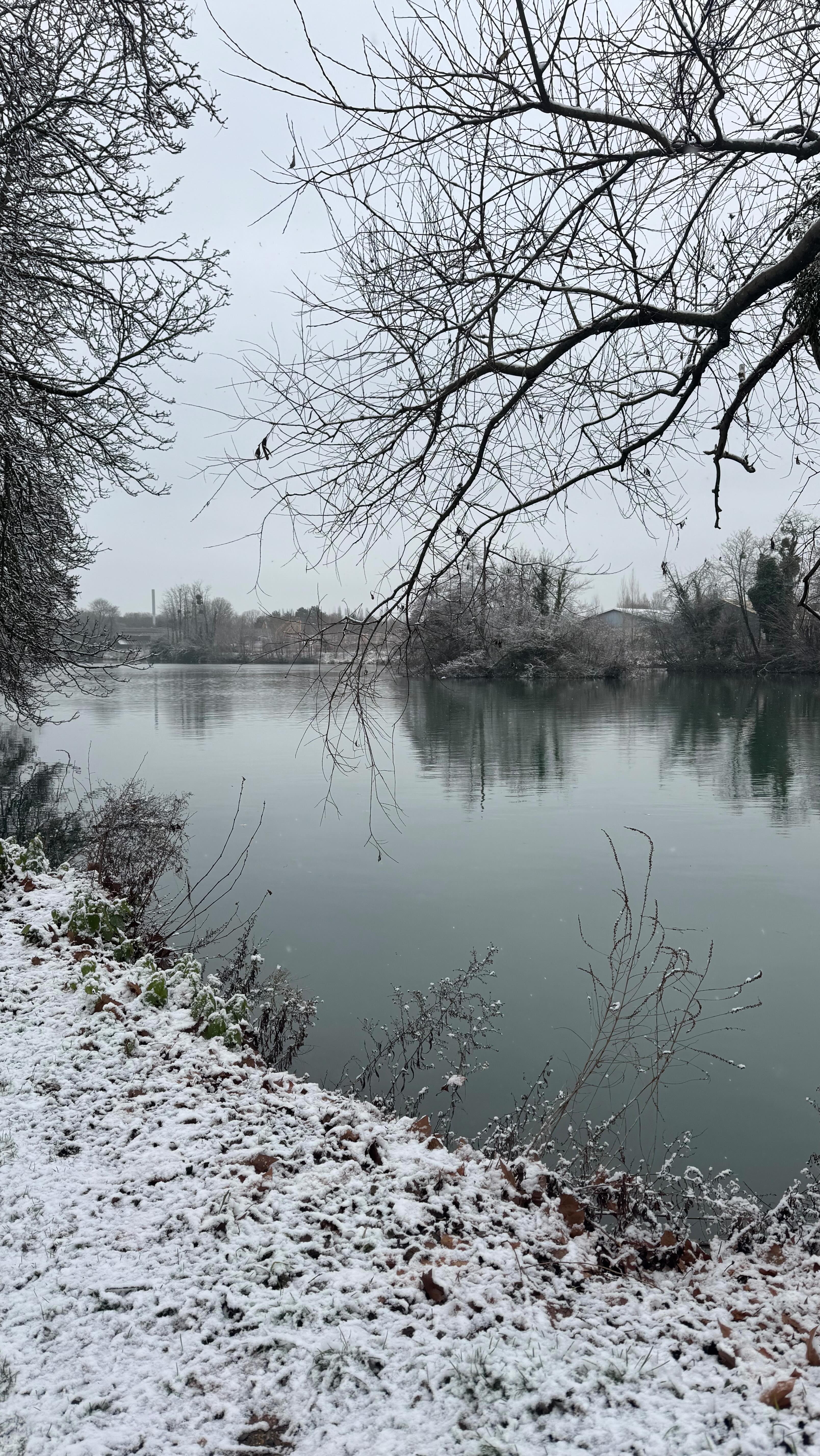 Fazendo a trend na minha praia ☃️ A skyfall of snow ❄️ 

Hey, I’m back to 🇫🇷🥶