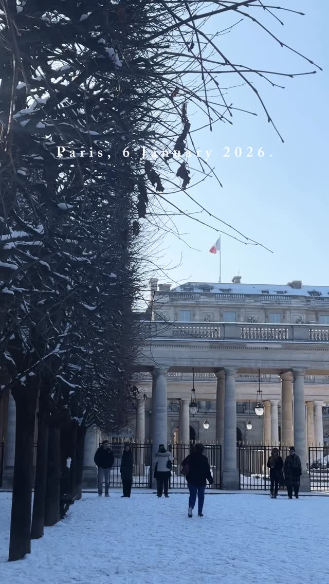 Começando o ano como muita neve em Paris ❄️

Esse é um evento raro na cidade, mas que Paris ganha todo um charme especial. Ahhh, não temos como negar 🤍