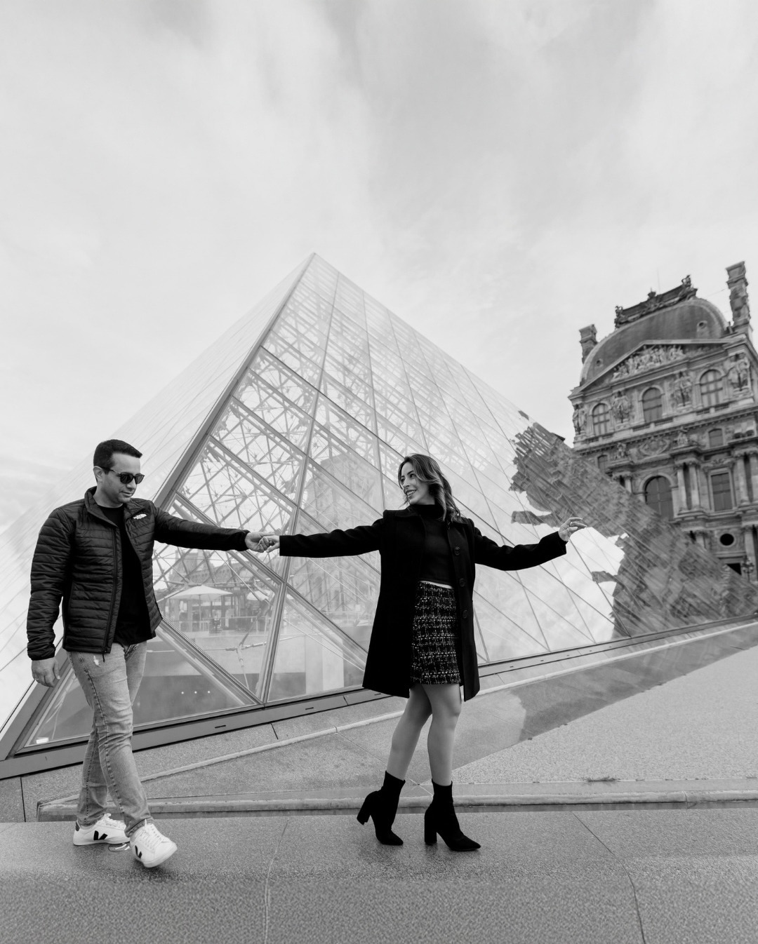 There’s something truly magical about being at the Louvre before the city even opens its eyes ☺️

No crowds, no distractions just quiet courtyards and space to move freely. I love when my clients trust my suggestions ✨

This was one of those beautiful sunrise couple sessions. Yes, the early morning can be a little chilly… but having the Louvre almost entirely to yourselves is absolutely worth it.

—
Couple photoshoot captured by a Paris photographer at the Louvre Museum.
—
#louvrephotos #louvrephotoshoot #louvrephotographer #parisphotographer #parisphotoshoot