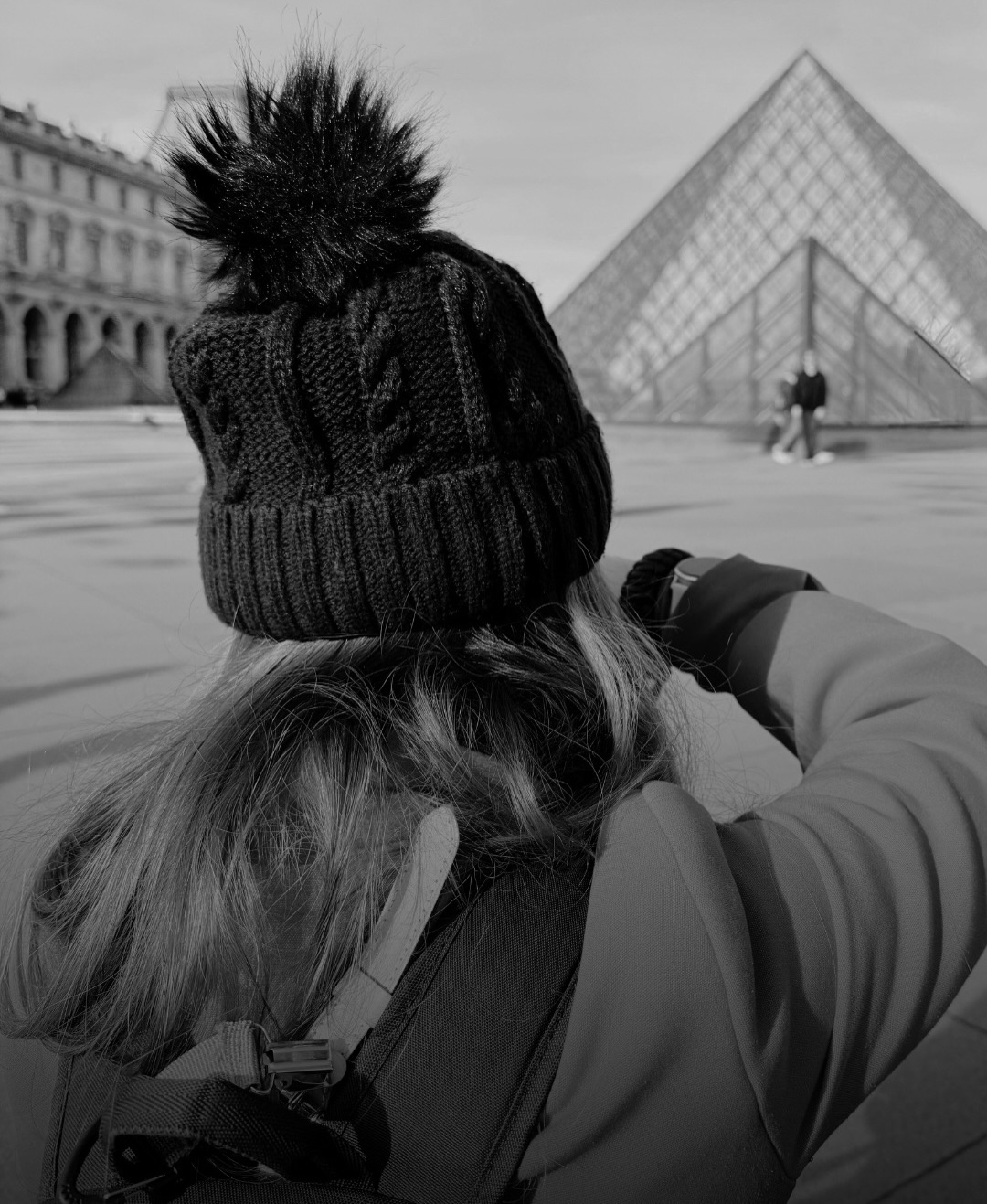 deixar registrado meu fevereiro atípico, mas repleto de comilança, pequenos grandes avanços e tantas memórias 🍜📸

📸Foto 1: bastidor de um dos ensaios no Louvre 
☀️Foto 2: finalmente vendo o nascer do sol de novo…
🌧️Foto 3: e muita chuva…
🇯🇵Foto 4: comendo meu japonês favorito
🌿Foto 5: dizendo adeus a 1/3 da minha oliveira
🌸Foto 6: a primavera chamando…
🌿Foto 7: salvando minha oliveira 
☀️Foto 8: luz do nascer do sol no trabalho
📦Foto 9: arrumando minhas coisas no meu antigo estúdio
🌸Foto 10: comprando minha primeira magnólia
💪Foto 11: fevereiro foi inverno, primavera ou verão?
🌼Foto 12: narcisos no jardim
🐾Foto 13: meus peludos pedindo comida
❤️Foto 14: St Valentin no estúdio com meus pequenos clientes
🍜Foto 15: um dos muitos pratos asiáticos que fiz em fevereiro
🌼Foto 16: primavera & sombras
🚧Foto 17: tudo tomando forma na reforma!
🌸Foto 18: primeira vez vendo magnólias em fevereiro
🌸Vídeo 19: magnólias já florescendo!

Au revoir fevereiro! Março vem com flores, mudanças e férias ✨